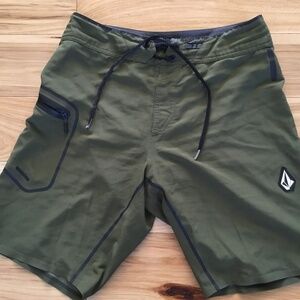 Men’s Volcom Mod-Tech Size 28 shorts